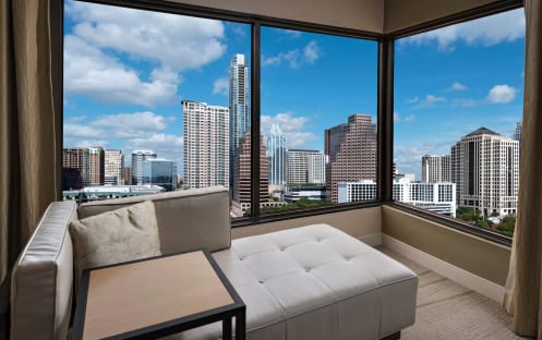 2 Queen Beds River View Corner